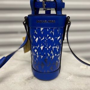 MICHAEL MICHAEL KORS GIFTABLES 35T2SGFN5P ELECTRC BLUE BOTTLE HOLDER